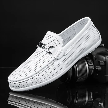 2022 İlkbahar Yaz erkek Elbise Ayakkabı Beyaz Loafer'lar deri rahat ayakkabılar üzerinde kayma makosen ayakkabı Moda Hollow Out Tasarım ayakkabı